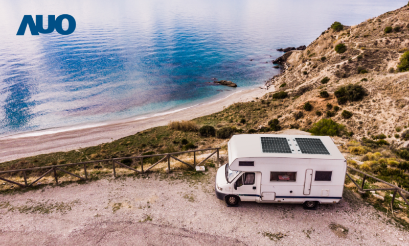 「可撓輕量化太陽光電板SunCurva」使用輕量特殊耐候型複合板取代傳統太陽能板的玻璃前板，不僅降低70%重量，每米平方僅3Kg；具有抗衝擊性能及通過電磁相容性測試，可應用於交通運輸工具，如露營車、遊艇等